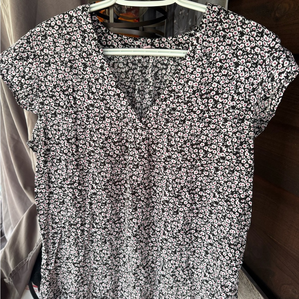 Black and White Abstract Blouse with Cap Sleeves